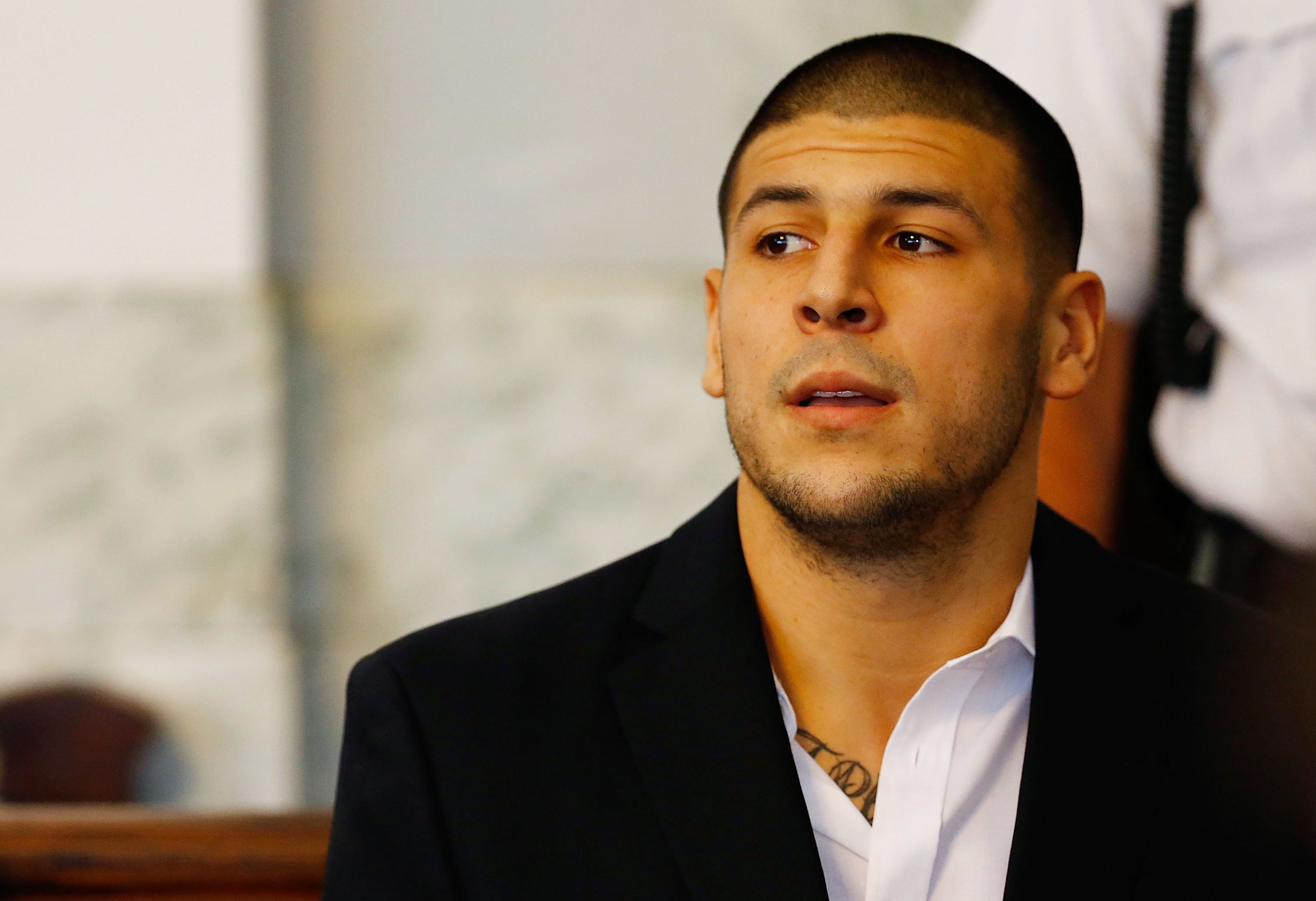 Aaron Hernandez came out to his mother shortly before his suicide, brother  claims - Queerty