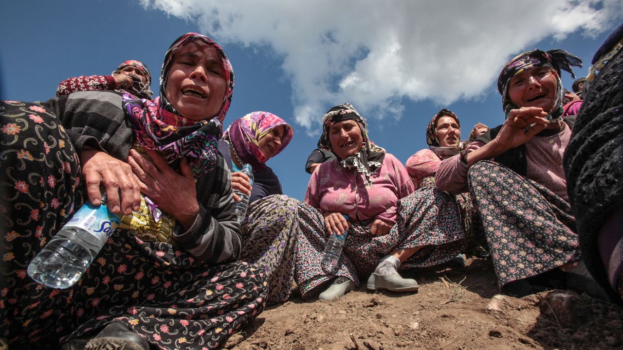 Relatives mourn during the funeral for the victims of a mining disaster on May 15, 2014 in Soma.