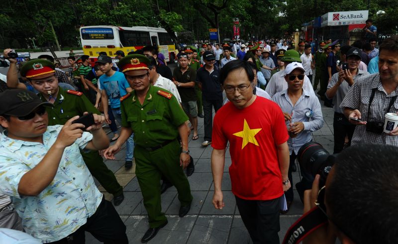 China evacuates thousands from Vietnam