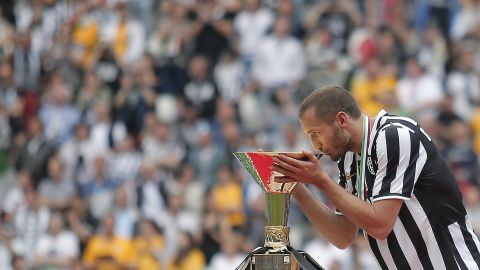 Juventus defender Giorgio Chiellini kisses the league trophy after their 3-0 victopry over Cagliari.