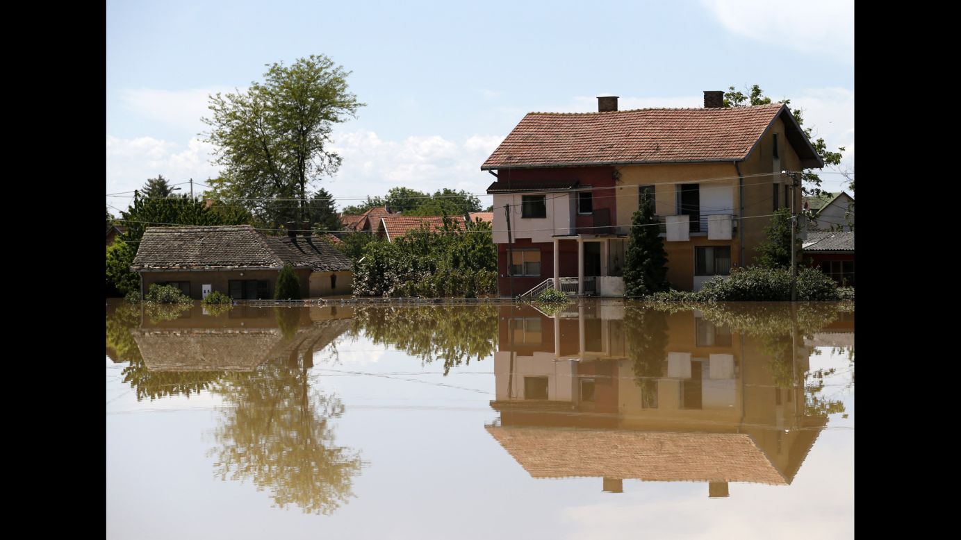 Floodwaters surround houses in Obrenovac on May 19.
