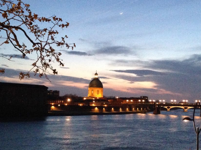 The east bank of the Garonne is a perfect place to watch the sun set over the "ville rose." 