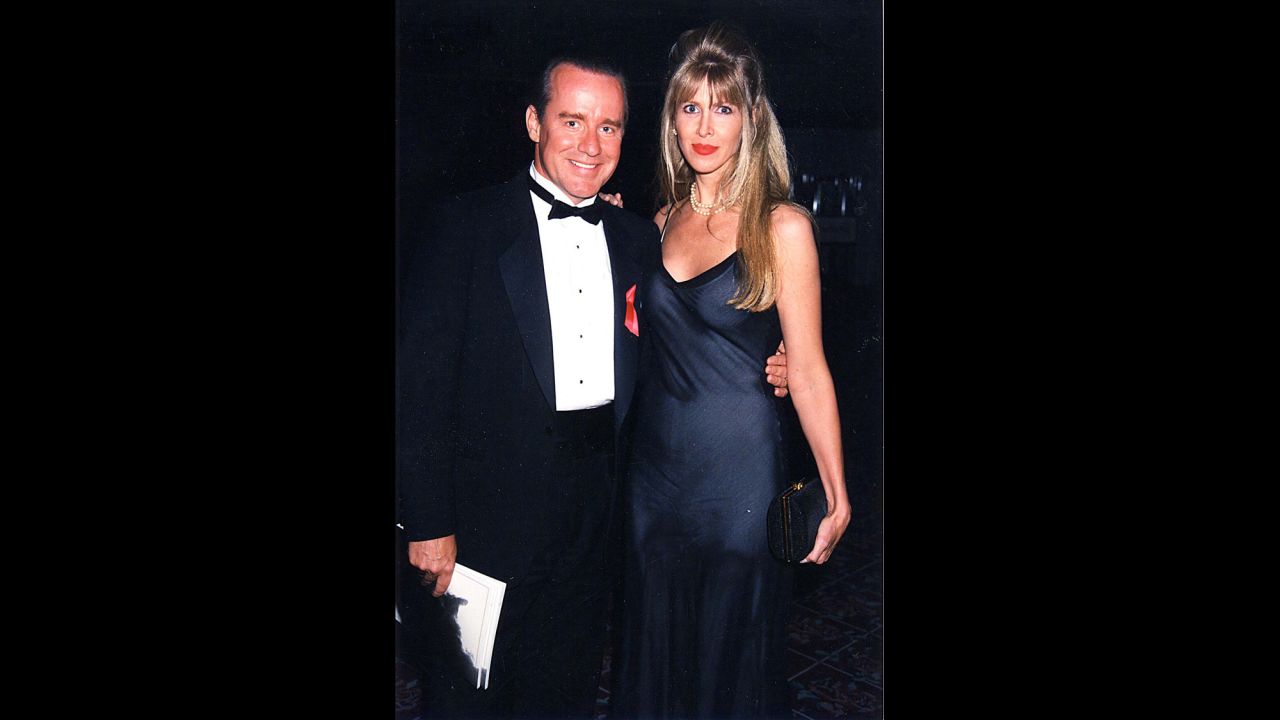 The marriage of "Saturday Night Live" star Phil Hartman and wife Brynn ended tragically in 1998 after she shot him to death in their bed and then took her own life.