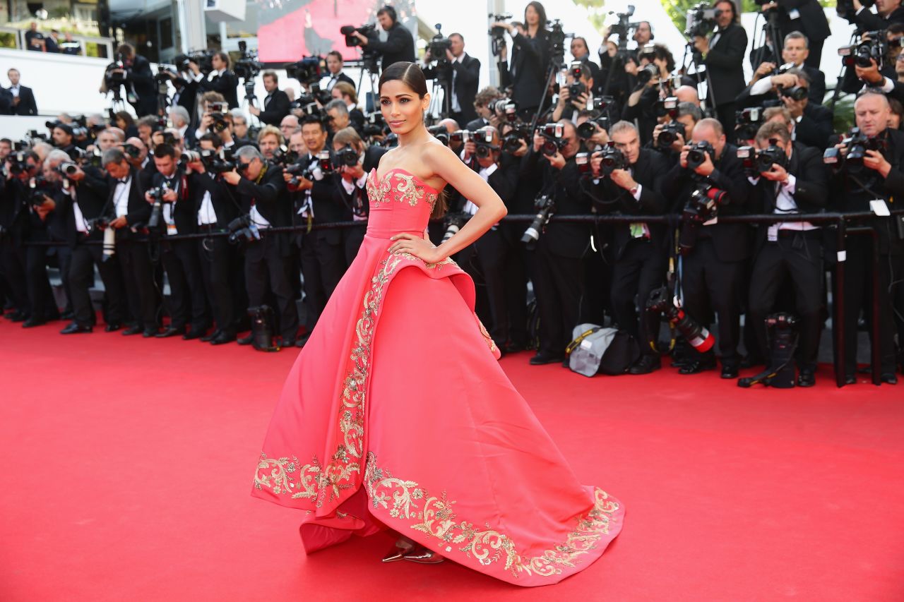 Oscar de la Renta was Freida Pinto's weapon of choice during her walk down the red carpet for the "The Homesman" premiere on May 18, 2014. "The Homesman" is one of the most anticipated films of this year's festival and sees Tommy Lee Jones directing and starring in the drama about a God-fearing pioneer woman (Hilary Swank) who relies on a claim jumper to help her transport three mentally ill women across the treacherous territory from Nebraska to Iowa.