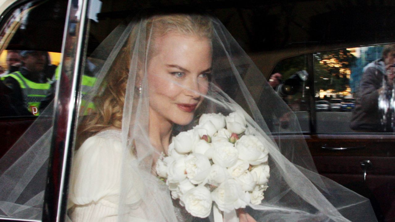 Just because it was Nicole Kidman's second wedding didn't mean the Oscar winner spared any expense when she wed country singer Keith Urban in 2006. <a href="http://www.news.com.au/entertainment/celebrity-life/photos-fn907478-1226116791775?page=1" target="_blank" target="_blank">The couple reportedly spent $250,000 on the event, including her $20,000 Balenciaga gown. </a>