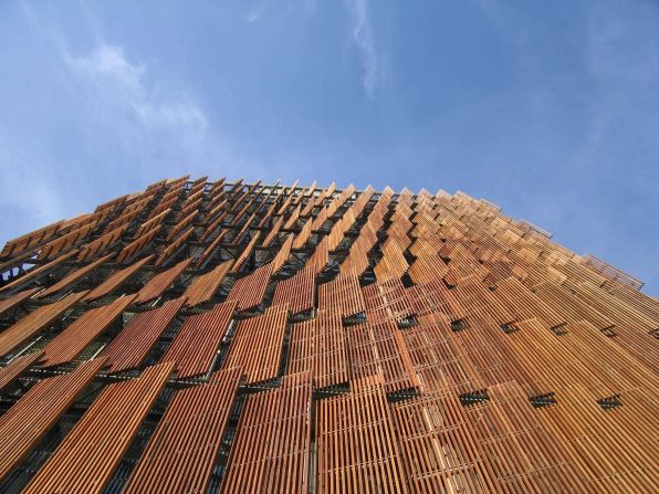 Zimbabwean architect Mick Pearce often uses nature as inspiration for his designs. When conceiving the cooling system for CH2, a mixed-use building he designed in Melbourne, Australia, he was inspired by the way termites ventilate their nests. 