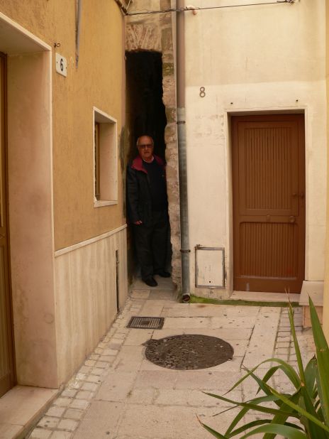 Oscar de Lena says he has known since he was born that Rejiecelle is the smallest alleyway Italy.