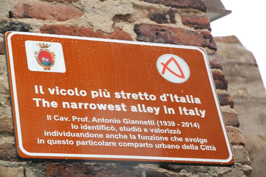 Visitors get a faux medieval certificate if they squeeze through Ripatransone's well-kept 43 centimeter-wide alley.