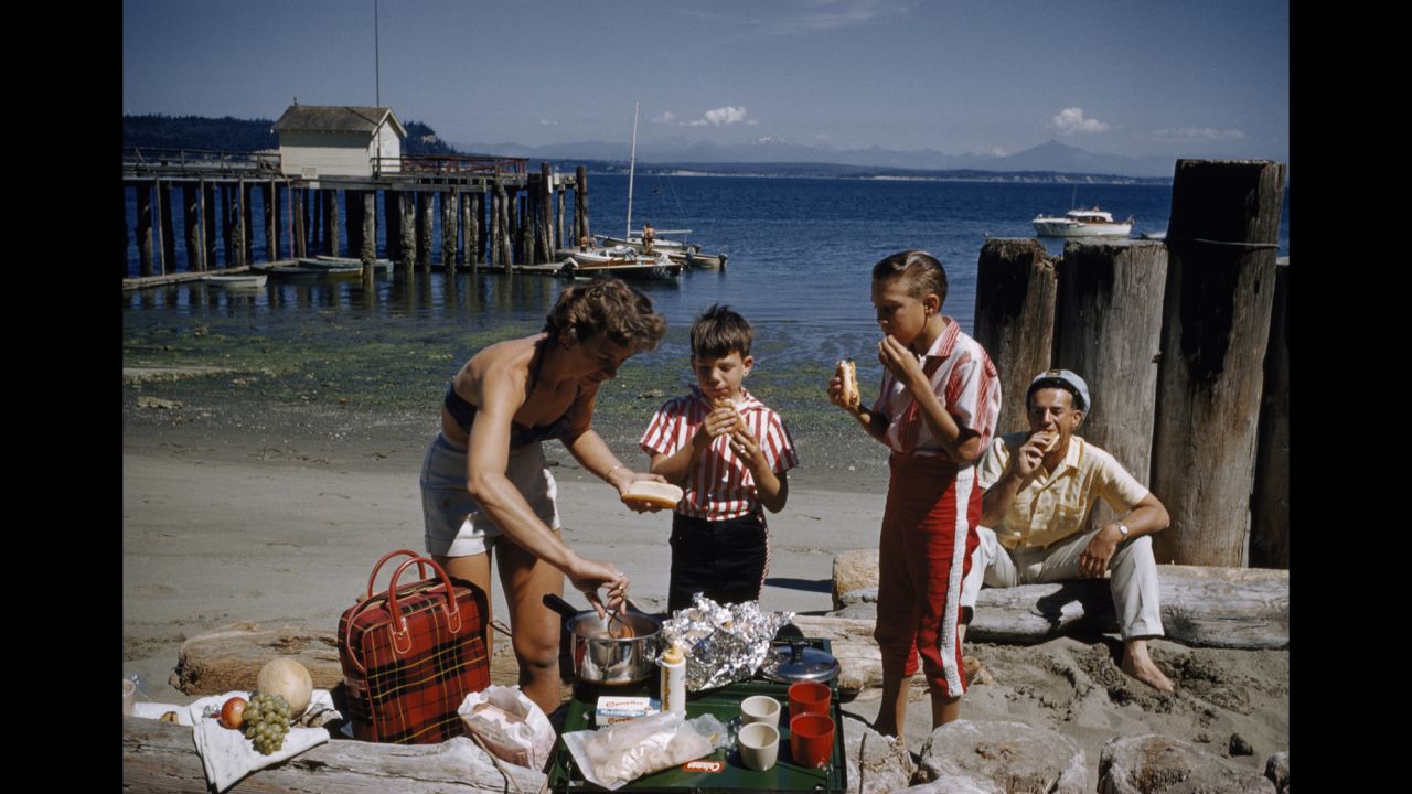 A family enjoys hot dogs on Washington's Puget Sound in 1960.
