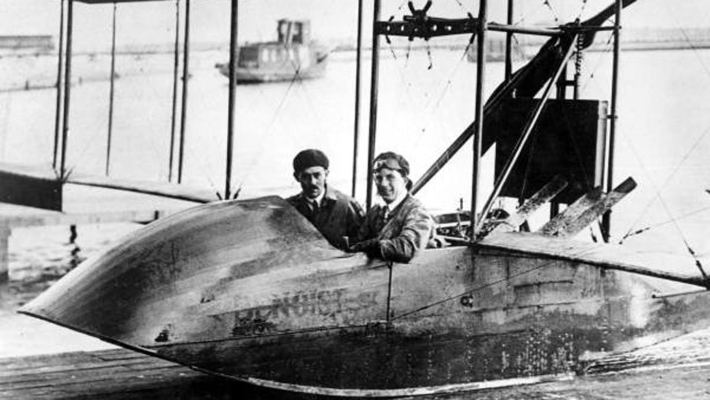 1914: On the morning of January 1, the first scheduled commercial airline flight took to the air. Taking off from St Petersburg, Florida, and flying to Tampa, the Benoist flying boat was piloted by Tony Jannus, with the former mayor of St Petersburg, Abram C Pheil, as the sole passenger.