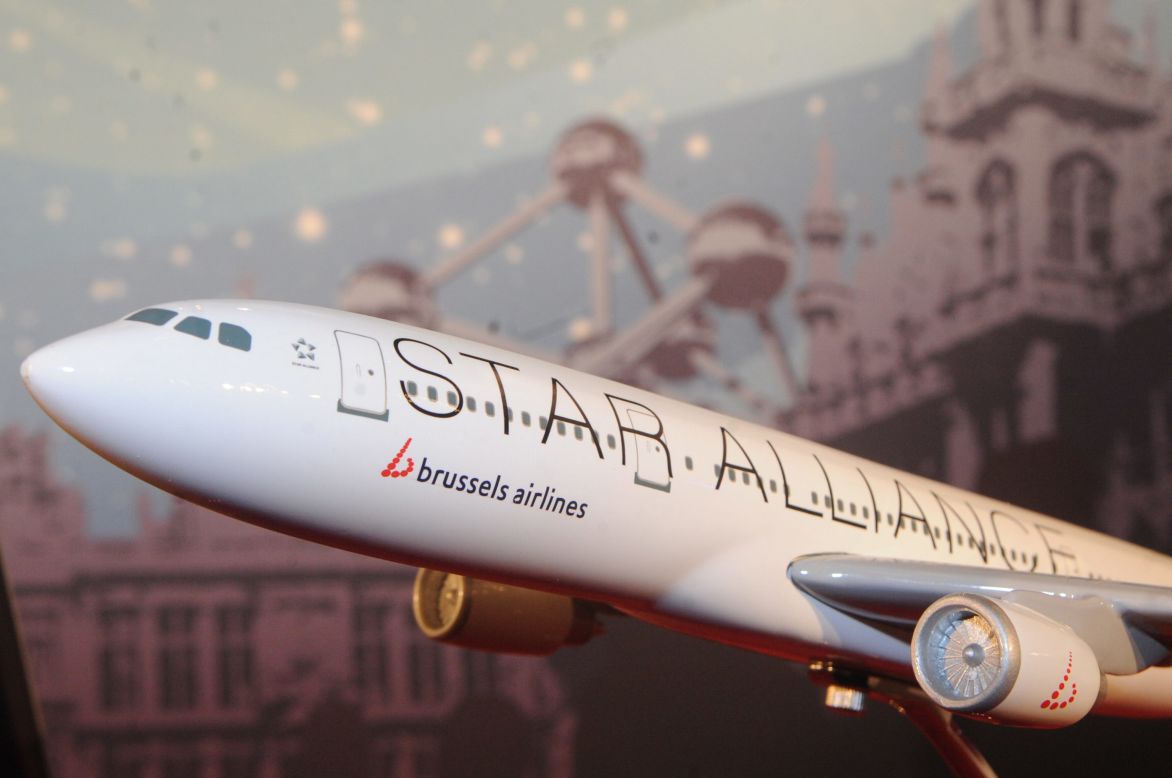 1997: The first of the Big Three airline alliances was founded. Star Alliance began with five airlines: Lufthansa, Scandinavian Airlines, Thai Airways, Air Canada and United Airlines.  Other alliances, Oneworld and SkyTeam, soon followed. 
