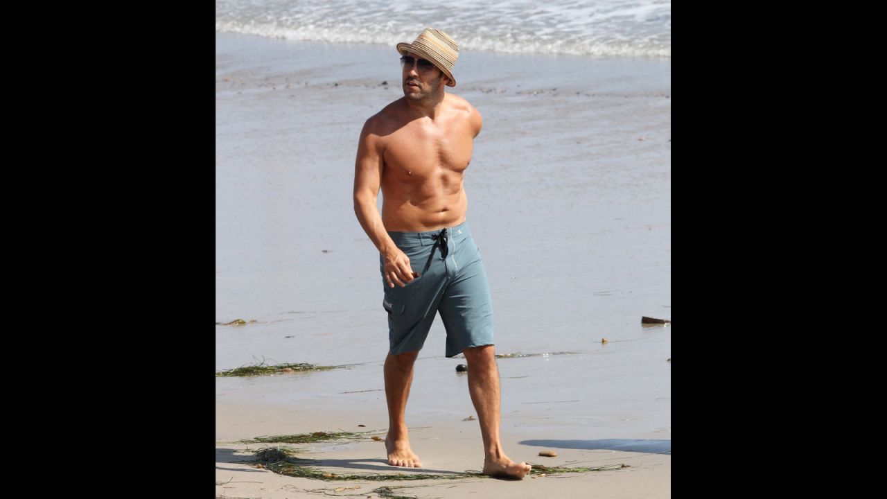 Jeremy Piven enjoys a seaside stroll in Malibu, California, in August 2011.