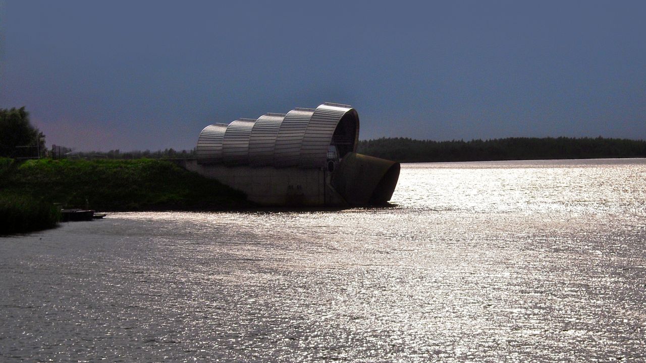 The <a href="http://ireport.cnn.com/docs/DOC-1128012">Infocentrum De Balgstuw</a> is a floodgate in the Netherlands. These floodgates work as a barrier and are used in several parts of the country. 