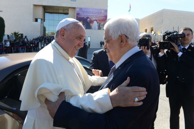 Palestinian President Mahmoud Abbas greets Pope Francis in Ramallah, West Bank, on May 25. 