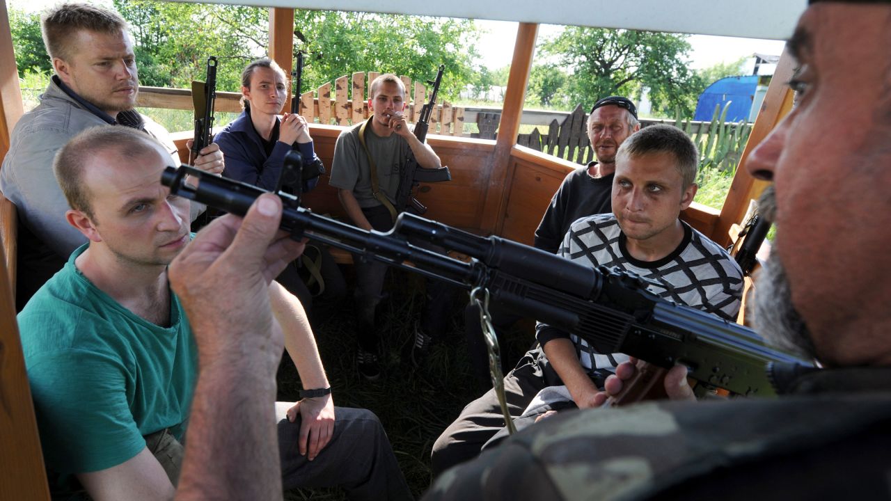 A pro-Russian militant teaches recruits how to use a machine gun in Senyonovka, Ukraine, on May 26.