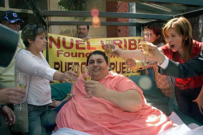 Falleció el mexicano Manuel Uribe, uno de los hombres más obesos del mundo. 