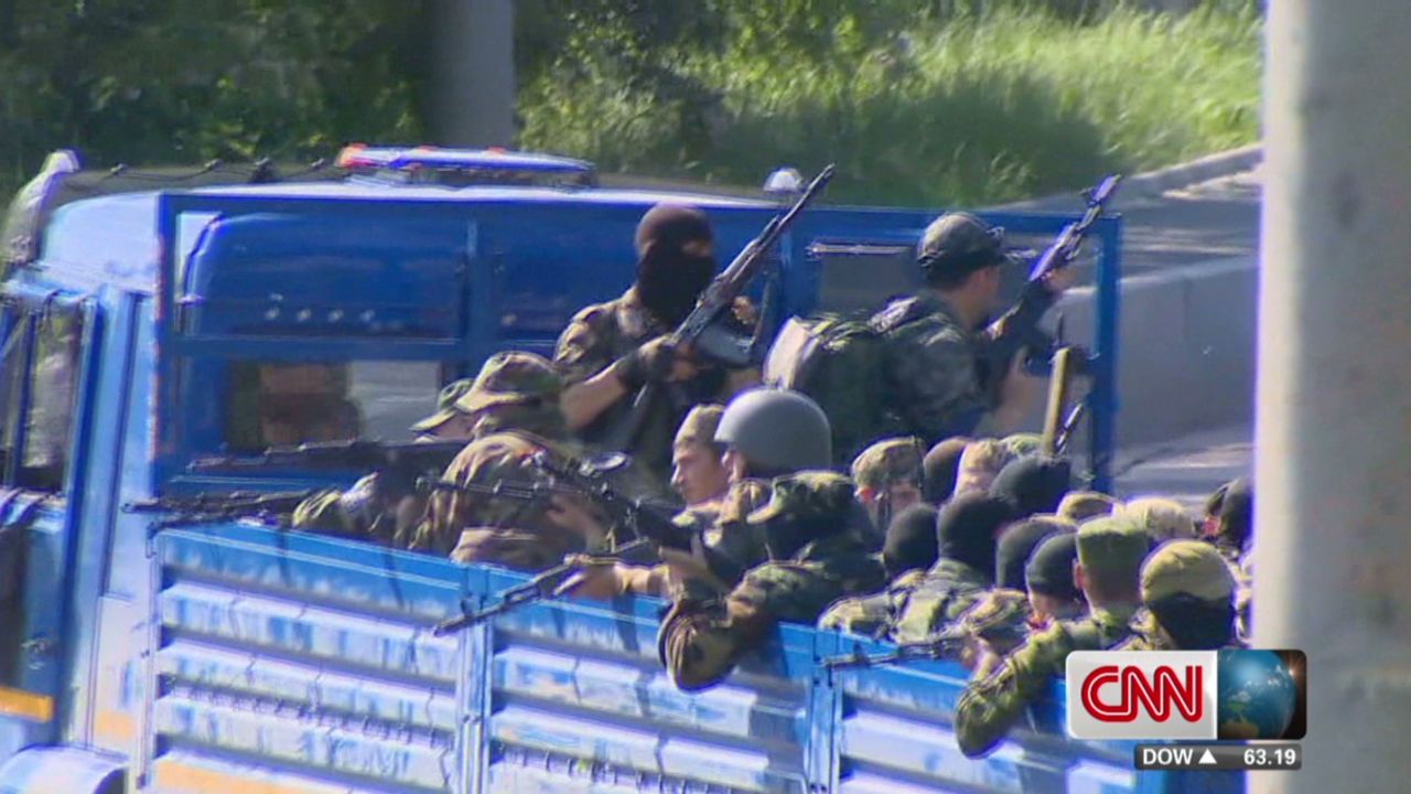 cnni.paton.walsh.battle.rages.at.donetsk.airport_00015414.jpg