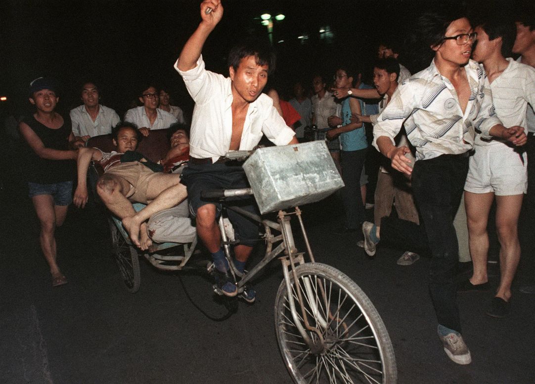 On the night of June 3 and into the early hours of June 4, armed troops and tanks moved in on students and other civilians in the areas around Tiananmen Square, opening fire on the crowds. 