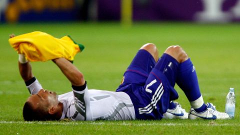 hidetoshi nakata lying