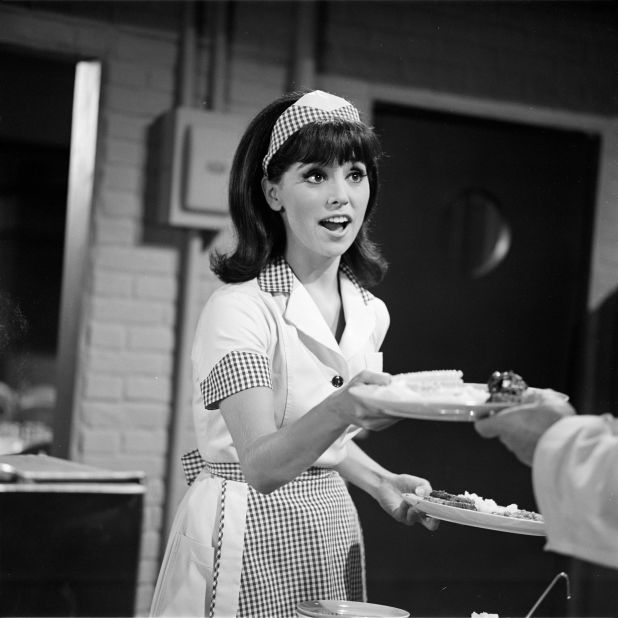 Marlo Thomas plays Ann Marie in an episode of the '60s sitcom "That Girl," portraying a single woman who moves to New York to make it big as an actress.