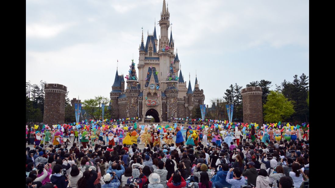 2. Tokyo Disneyland celebrated its 30th anniversary in 2013. 