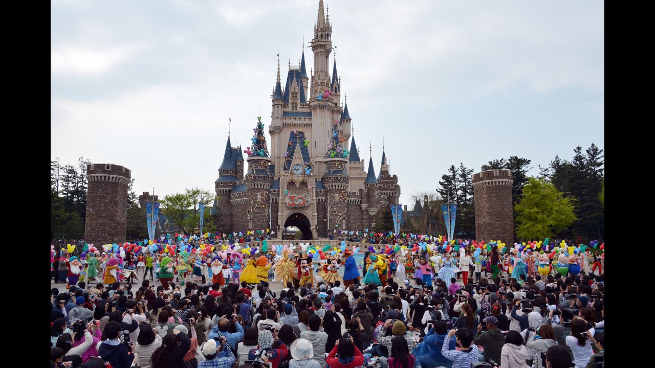 Tokyo Disneyland celebrated its 30th anniversary in 2013. 