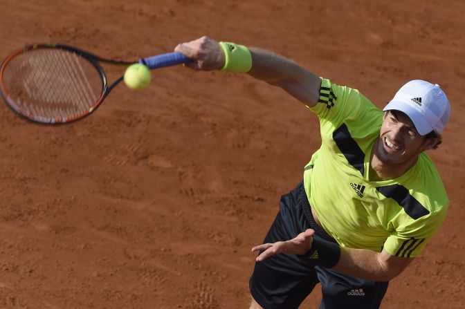 Andy Murray was locked at 7-7 in the deciding fifth set against Philipp Kohlschreiber of Germany when bad light halted their third round clash. 