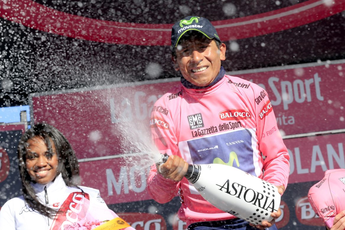Nairo Quintana celebra su liderato tras la etapa 20, el sábado.
