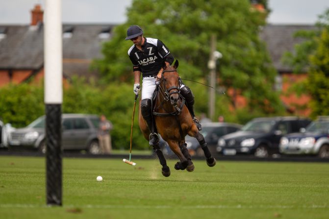 Pieres' grandfather played as an amateur, while his father was a world-class professional player who founded the fabled Ellerstina team, and his brothers Gonzalito and Nicolas also play on the global tour. 