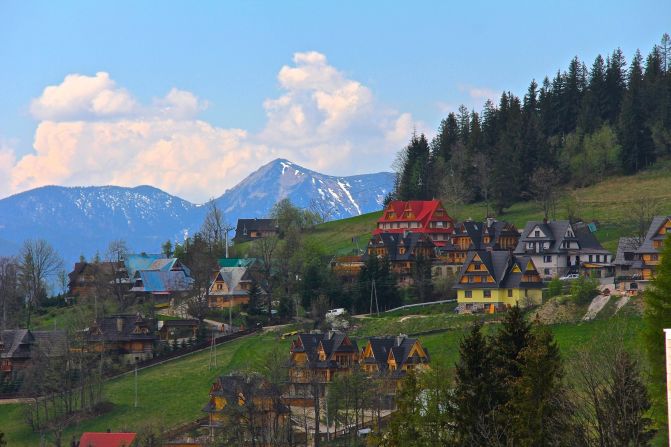 <strong>10. "Picture-perfect" Zakopane:</strong> Richard Gornik was awed by "the beautiful scenery and the holiday atmosphere" in the town of <a href="index.php?page=&url=http%3A%2F%2Fireport.cnn.com%2Fdocs%2FDOC-1137064">Zakopane</a> during a visit to Poland. 