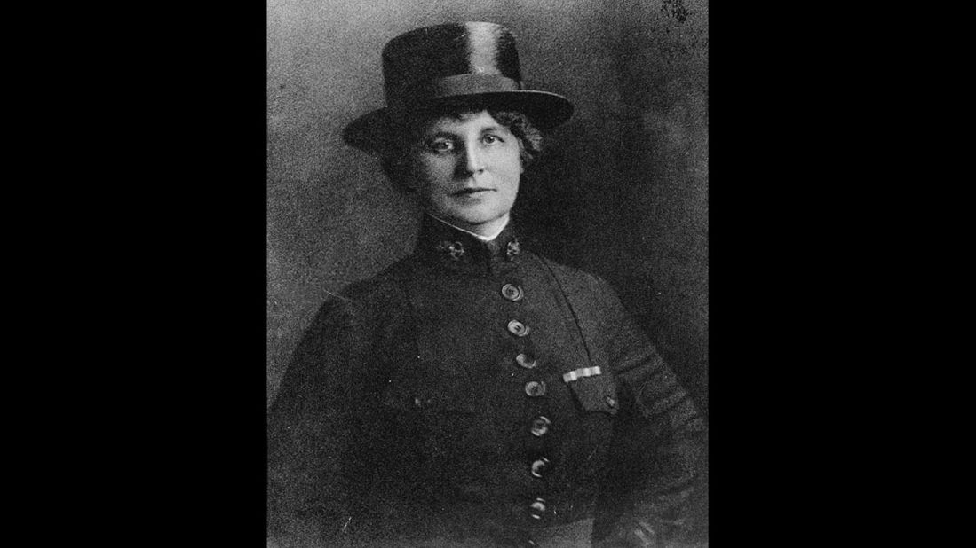 Lenah Higbee, a Canadian-born U.S. Navy chief nurse, served as superintendent of the U.S. Navy Nurse Corps during World War I. She was the first female recipient of the Navy Cross.