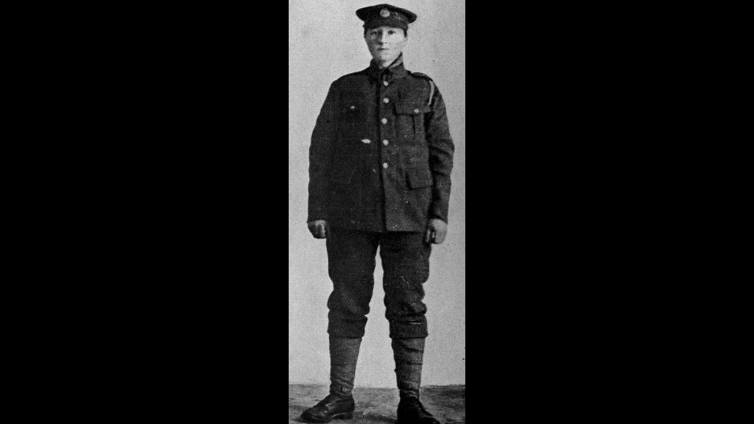 Dorothy Lawrence disguised herself as a man in order to become an English soldier in World War I.