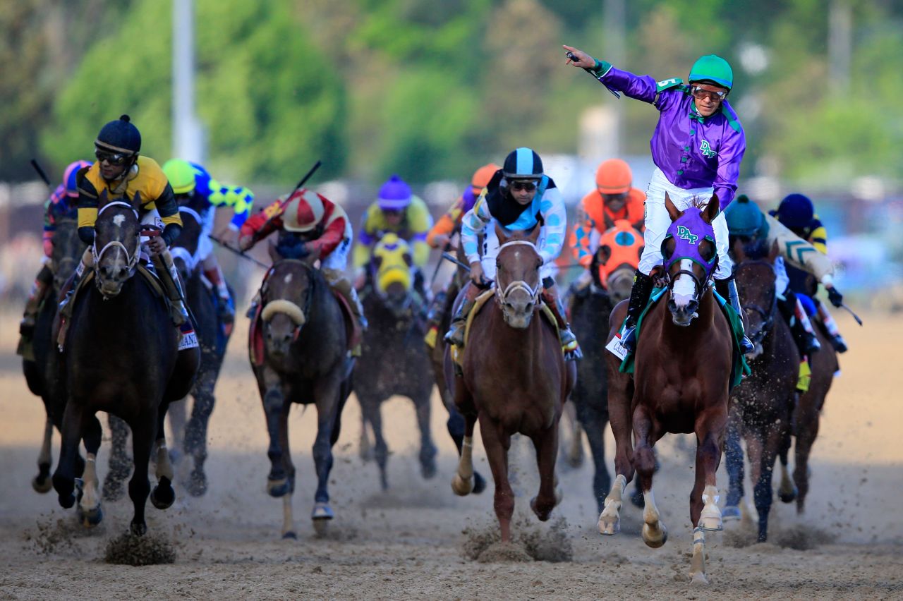 California Chrome, ridden by Victor Espinoza, crosses the finish line to win the 140th running of the Kentucky Derby at Churchill Downs on May 3, 2014 in Louisville, Kentucky.