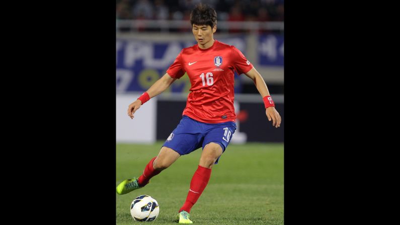 <strong>Ki Sung-yueng (South Korea):</strong> He's a controversial young fellow. He's snarked at fans, insulted his manager and once celebrated an Asian Cup goal with an impersonation that <a href="index.php?page=&url=http%3A%2F%2Fbleacherreport.com%2Farticles%2F587718-south-koreas-ki-sung-yeung-blames-scottish-fans-for-his-racism-taunts" target="_blank" target="_blank">had some Japanese crying racism</a>. Most recently, he put the wrong hand on his chest during the national anthem. All that aside, he's a talented central midfielder who's made more than one defender look silly since joining the English Premier League in 2012.