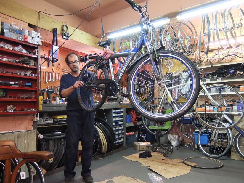 Cycle mechanic Geert Gelissen says tourists who don't know how to behave on Amsterdam's bike paths are a problem -- especially when they come up against "stubborn" Dutch cyclists.
