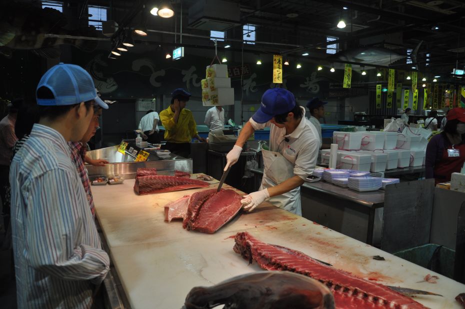 At the Tore Tore Ichiba Market, visitors can take in a tuna cutting demonstration and shop for fresh seafood or souvenirs. There are also a few quality dining options, including a food court and a seafood BBQ joint. 