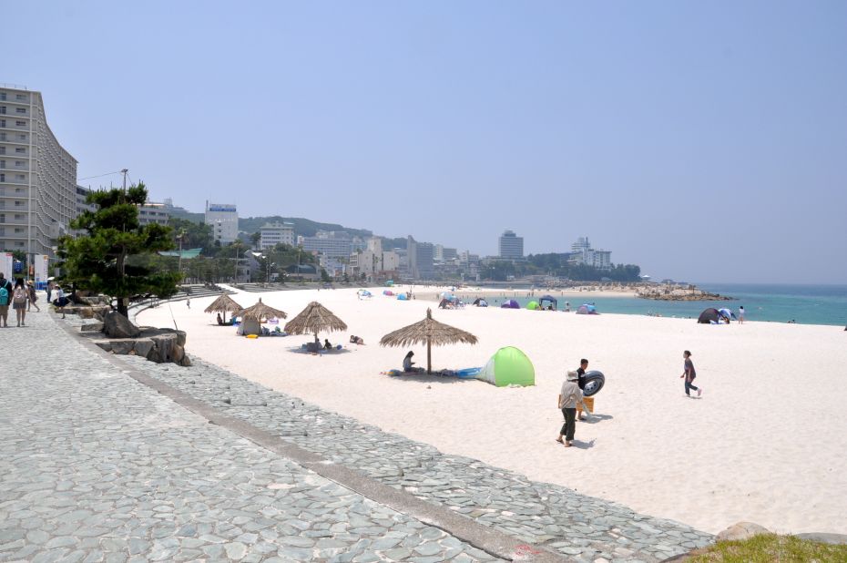 930px x 618px - Shirahama: Nudity, pandas and a beautiful white-sand beach | CNN