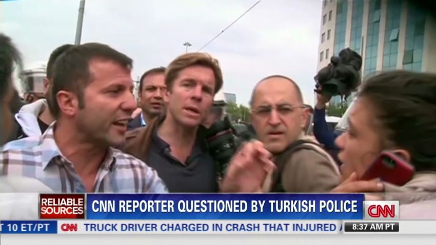 RS.CNN.reporter.questioned.by.Turkish.police_00005025.jpg