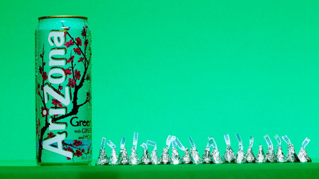 A 23-ounce can of Arizona Green Tea contains<strong> </strong>51 grams of sugar, which is about the same as can be found in 20 Hershey's Kisses. The World Health Organization recently proposed new guidelines that recommend consuming less than 5% of our total daily calories from added sugars. For an adult at a normal body mass index, or BMI, 5% would be around 25 grams of sugar -- or six teaspoons.
