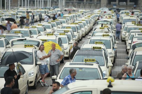Berlin taxi drivers protest over Uber.
