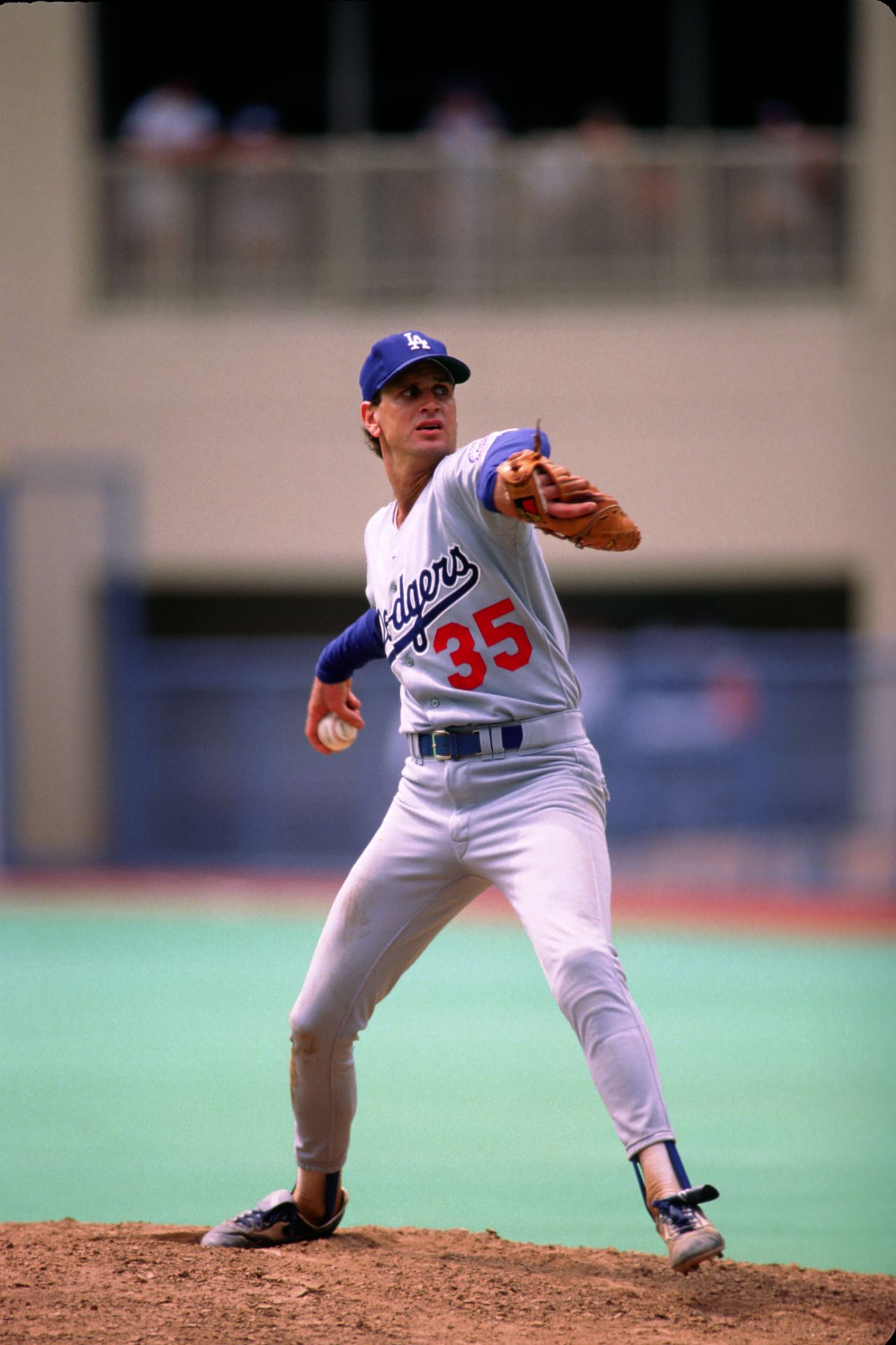 Former baseball star<a href="http://bleacherreport.com/articles/2092723-bob-welch-1990-al-cy-young-winner-passes-away-tragically-at-57-years-old" target="_blank" target="_blank"> Bob Welch</a> passed away on June 9 after suffering a heart attack, according to the Los Angeles Dodgers. He was 57.