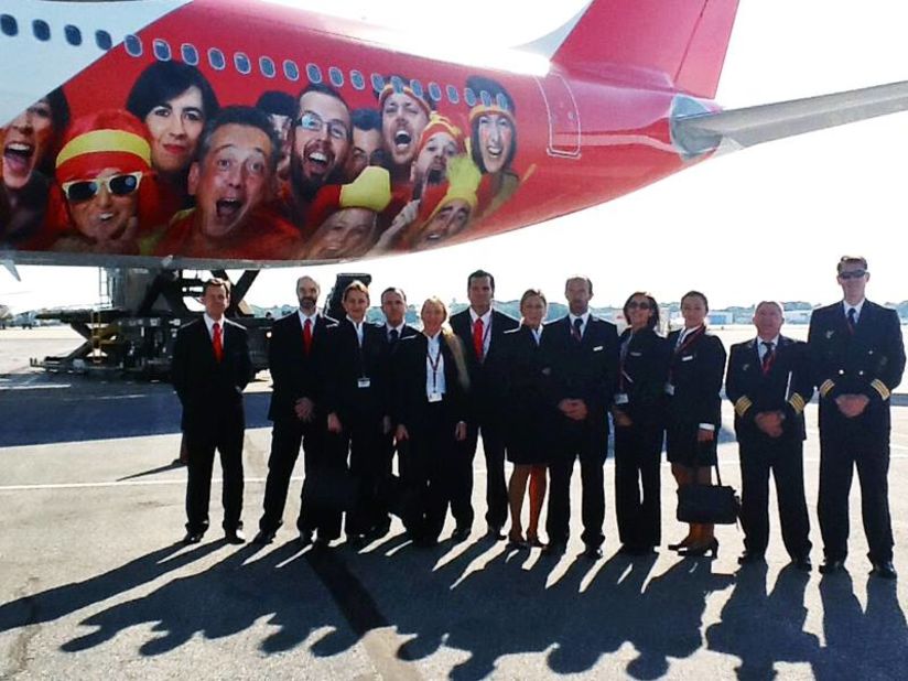 We're not sure what'll make the champions of four years ago more uncomfortable -- their 13/2 odds this year or the beaming, highly expectant fan faces adorning the back end of Iberia's Airbus A330. Nice and colorful though. 