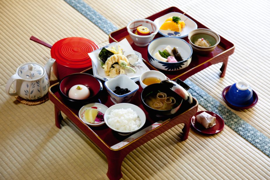 Shojin ryori meals contain no meat or animal products. Strong smelling vegetables such as spring onion and garlic are off limits, too. Prepared by the right chef, however, the food is delicious.  