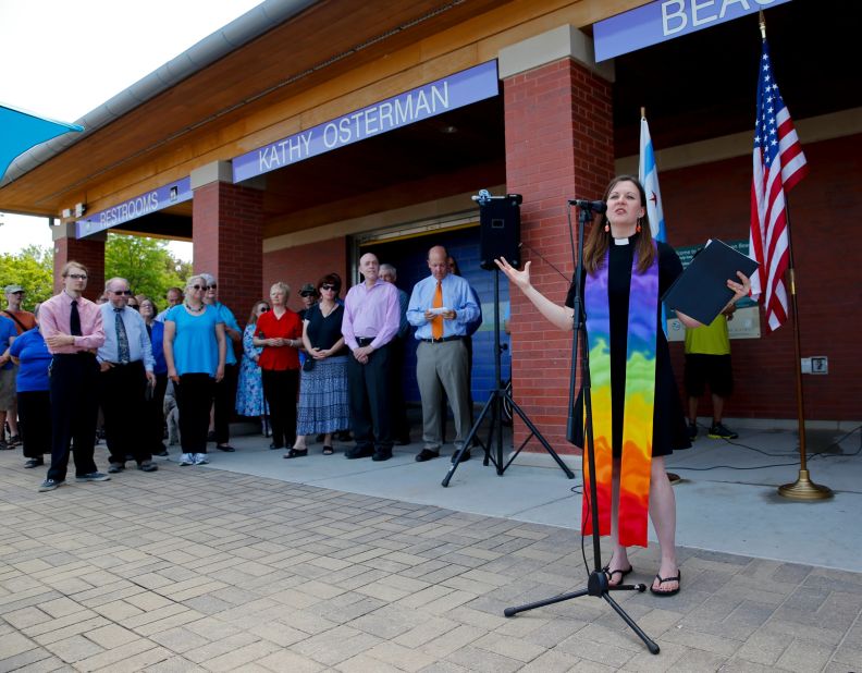 Pastor Carol Hill from Epworth United Methodist Church speaks during a marriage-equality ceremony at the Kathy Osterman Beach in Chicago on June 1, 2014. The date marked the first day that all of Illinois' 102 counties could begin issuing marriage licenses to same-sex couples.