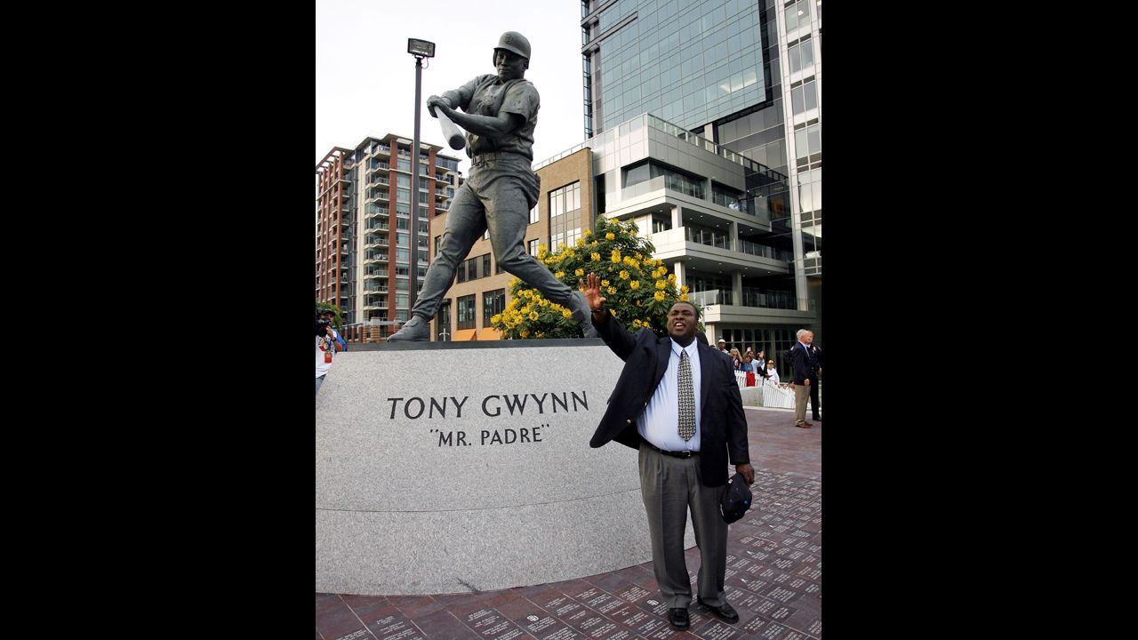 A bronze statue of Gwynn is unveiled at San Diego's Petco Park in 2007.