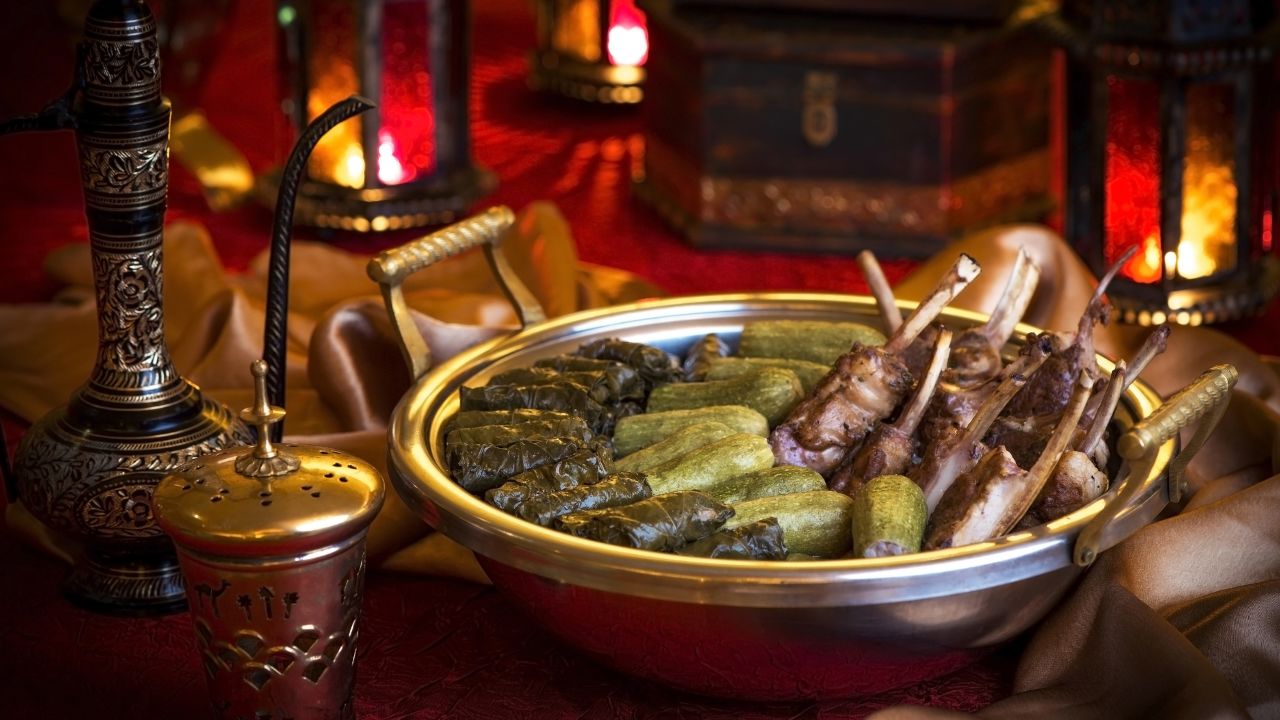 Stuffed vine leaves. Stuffed diners.
