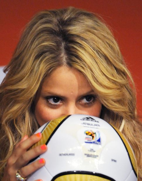 In 2010, Shakira sang the official song of the South Africa World Cup. "Waka waka (This time for Africa)" reached the top of the charts across Europe.