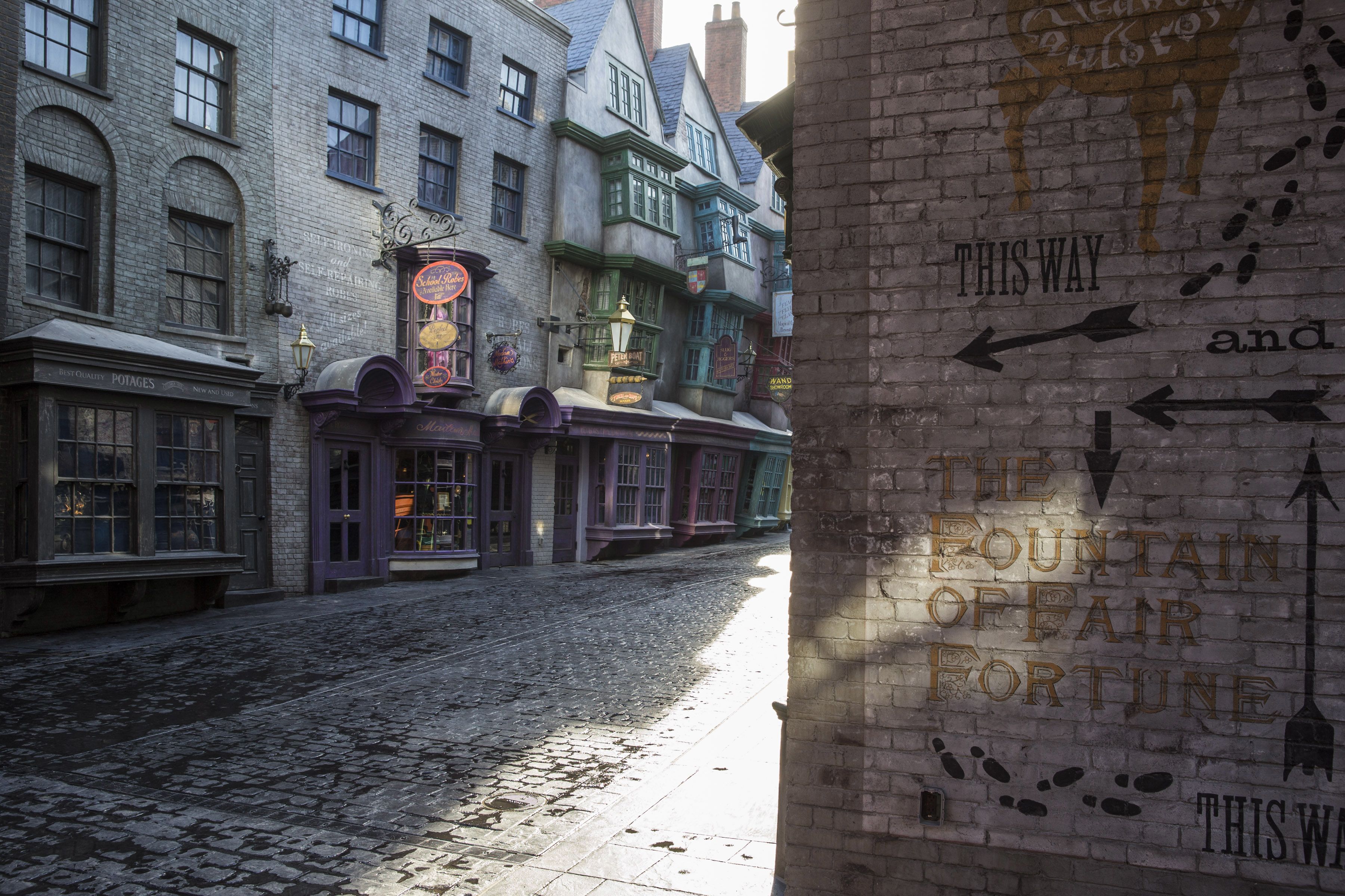 The Wizarding World of Harry Potter: Diagon Alley at Universal