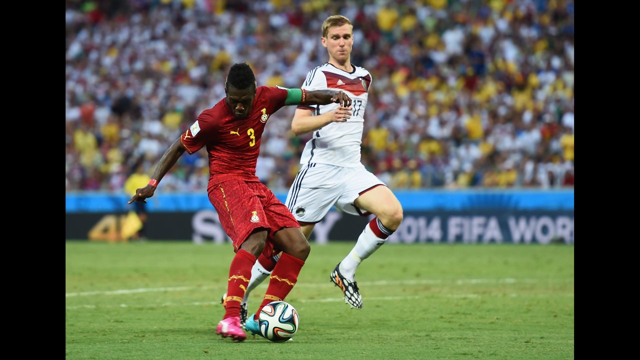 Asamoah Gyan of Ghana puts his team 2-1 head against Germany.