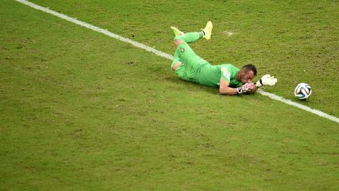 Portugal goalkeeper Beto dives for the ball. He kept the United States scoreless in the first half.